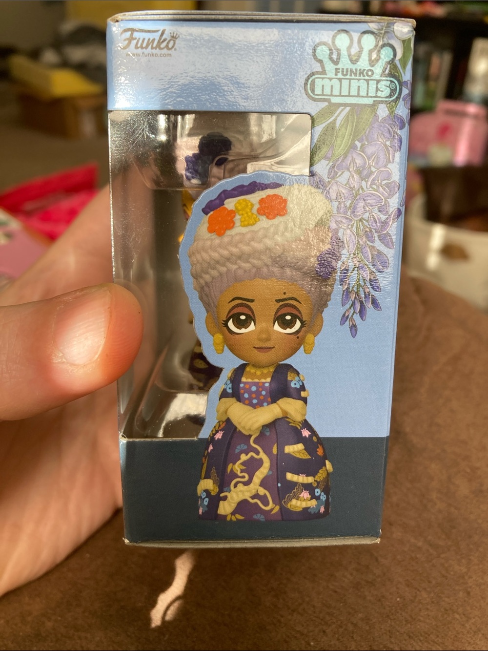 Funko Bridgerton Queen Charlotte Netflix Vinyl Figure - Purple & Gold - Picture 4 of 13